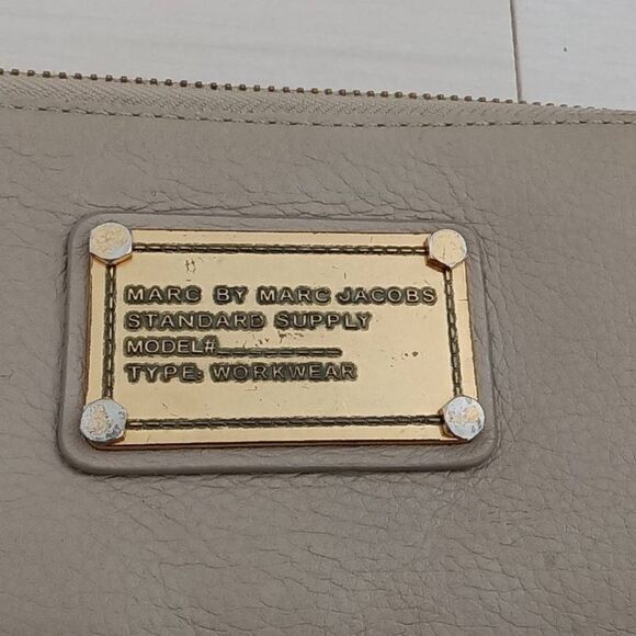 Marc by Marc Jacobs Women's Classic Q Slim Zip-around Long Wallet Cement Ecru - Picture 6 of 6